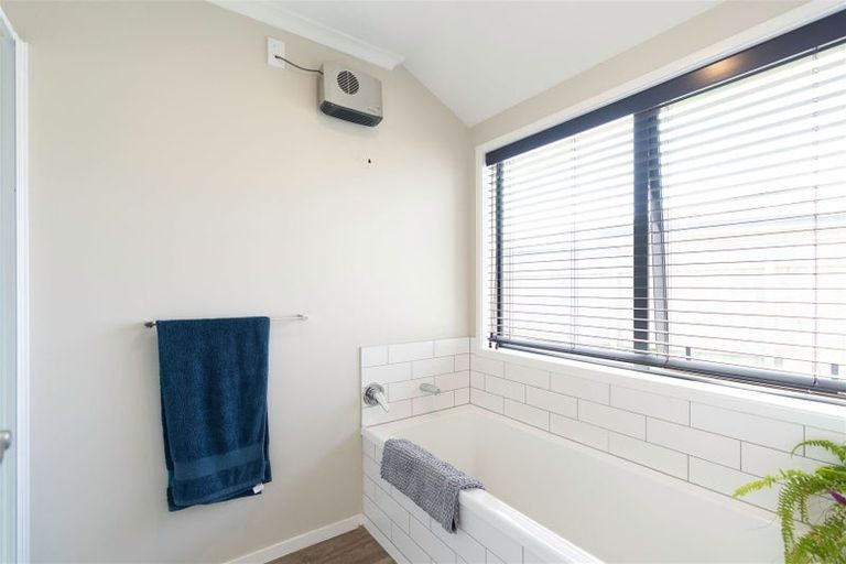 Photo of property in 10 Aqua Way, Paraparaumu, 5032