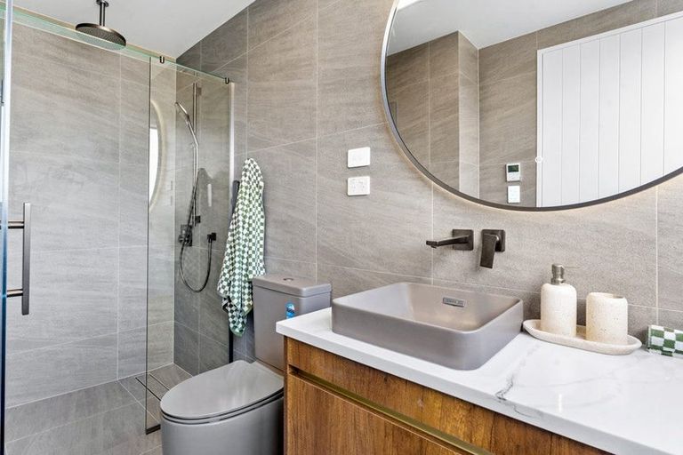 Photo of property in 7a Crete Avenue, Milford, Auckland, 0620