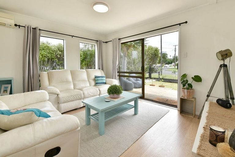 Photo of property in 75 Bay Street, Red Beach, 0932