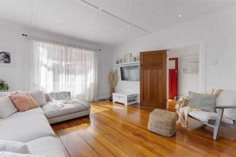 Photo of property in 6 Ngaio Street, Strandon, New Plymouth, 4312