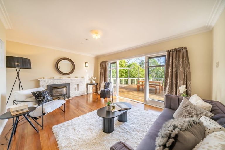 Photo of property in 10 Vista Crescent, Maoribank, Upper Hutt, 5018