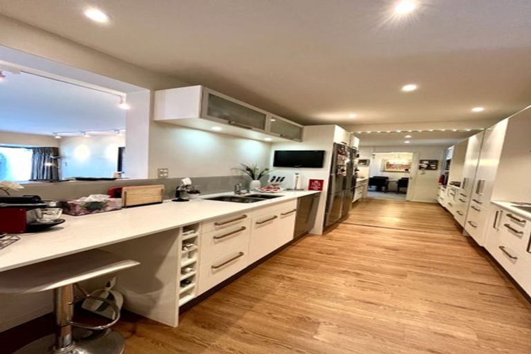 Photo of property in Highwic, 2/32 Hobson Street, Thorndon, Wellington, 6011