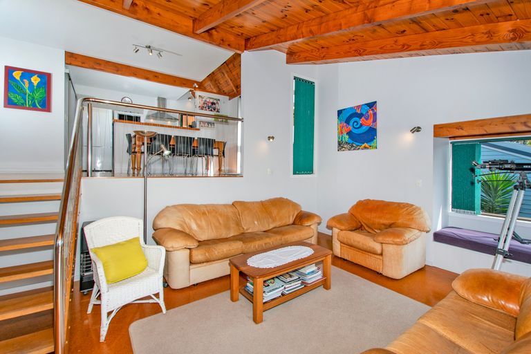 Photo of property in 25 Tapeka Road, Russell, 0202