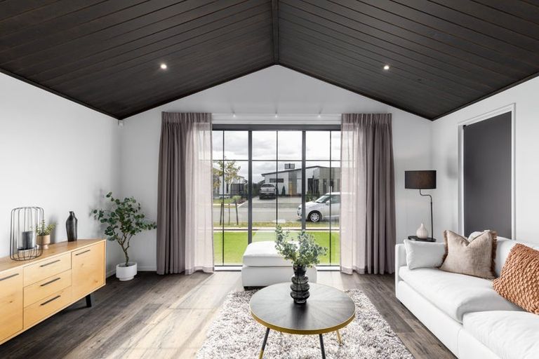 Photo of property in 32 Finstock Way, Rolleston, 7614