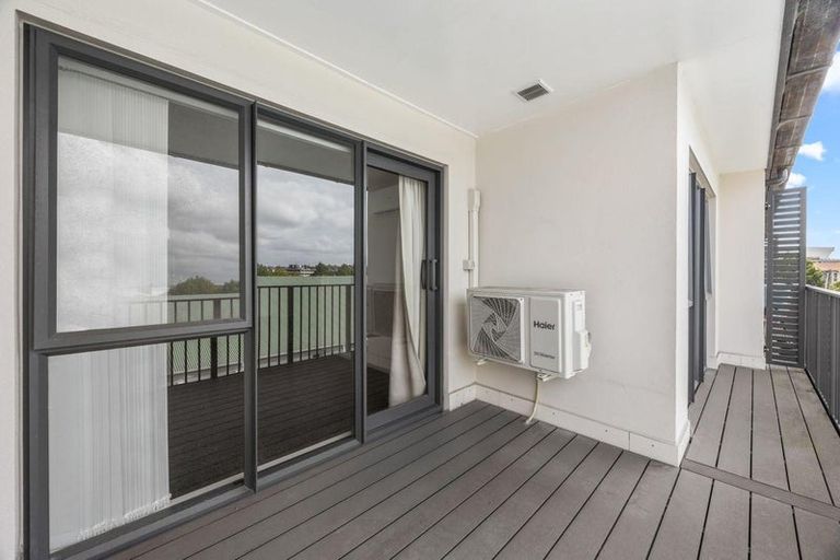 Photo of property in 12 Imperial Place, Henderson, Auckland, 0612