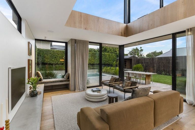 Photo of property in 90 Walker Road, Point Chevalier, Auckland, 1022