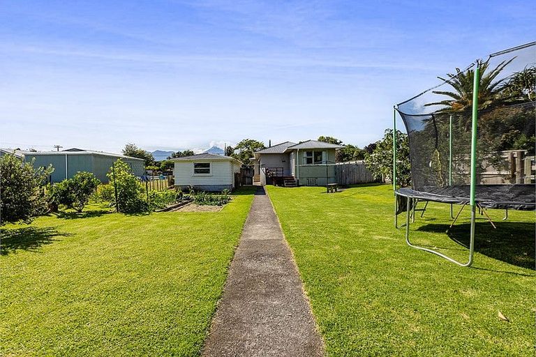 Photo of property in 28 Old South Road, Okato, 4335