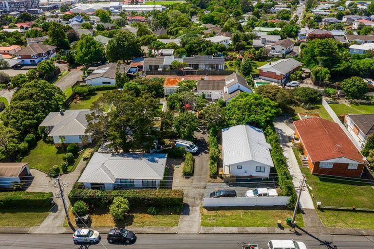 Photo of property in 107 Te Atatu Road, Te Atatu South, Auckland, 0610