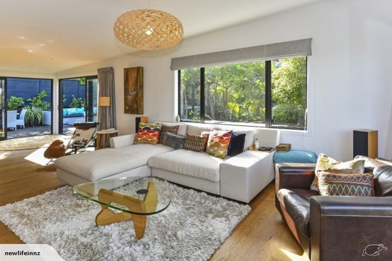 Photo of property in 64b Heathcote Road, Castor Bay, Auckland, 0620