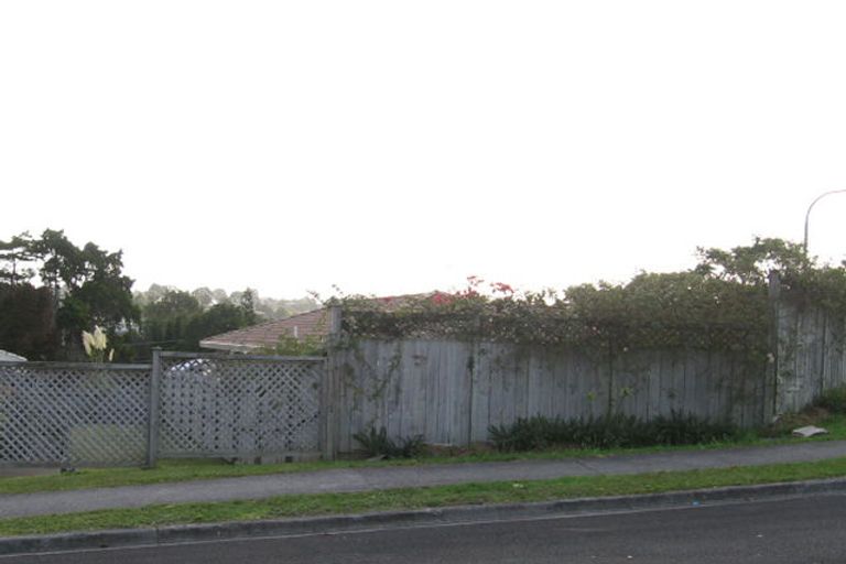 Photo of property in 13 Ginders Drive, Massey, Auckland, 0614