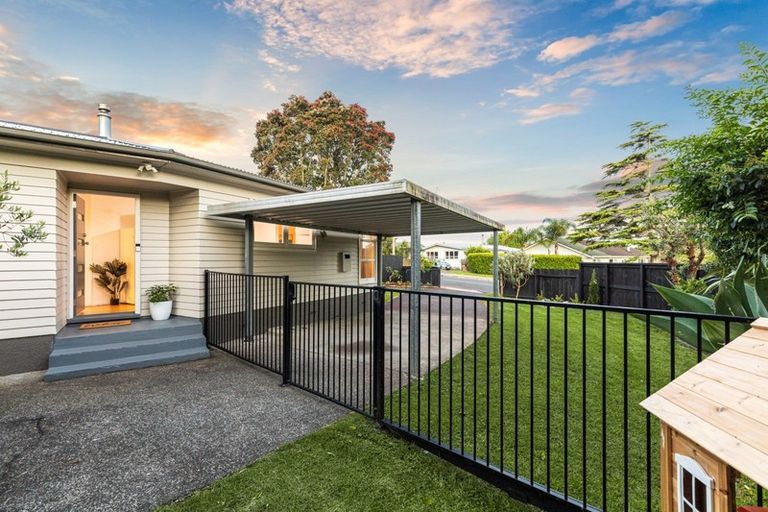 Photo of property in 11 Kashmir Road, Glen Eden, Auckland, 0602