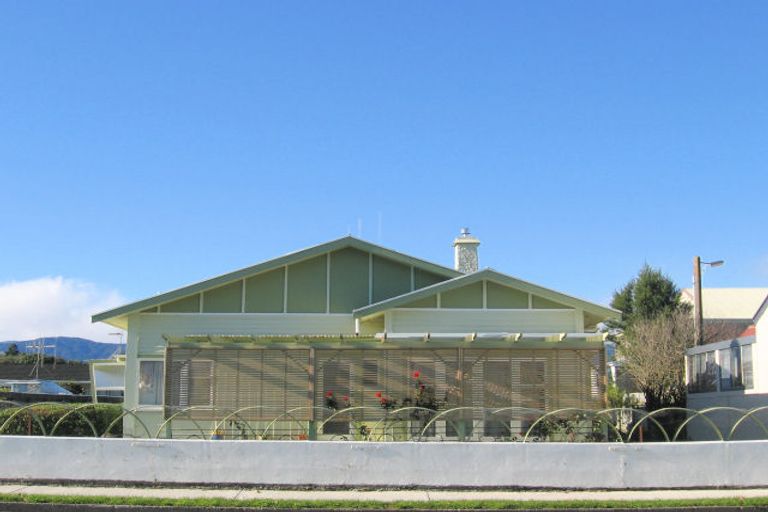 Photo of property in 68 Te Rauparaha Street, Otaki, 5512