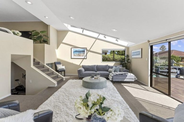 Photo of property in 37 Pigeon Mountain Road, Half Moon Bay, Auckland, 2012