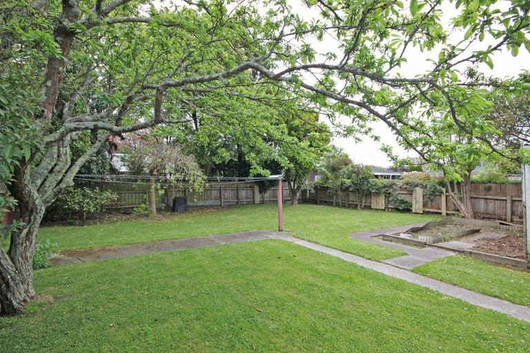 Photo of property in 28 Pahiatua Street, Hokowhitu, Palmerston North, 4410