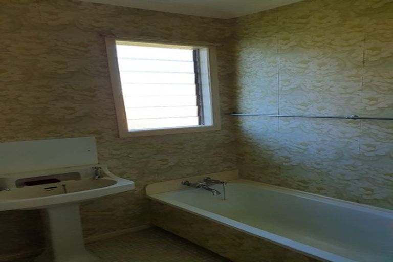 Photo of property in 26 Youngs Road, Papakura, 2110