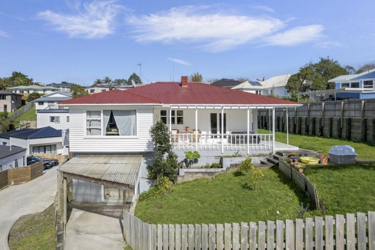 Photo of property in 1 Gamble Way, Massey, 0614