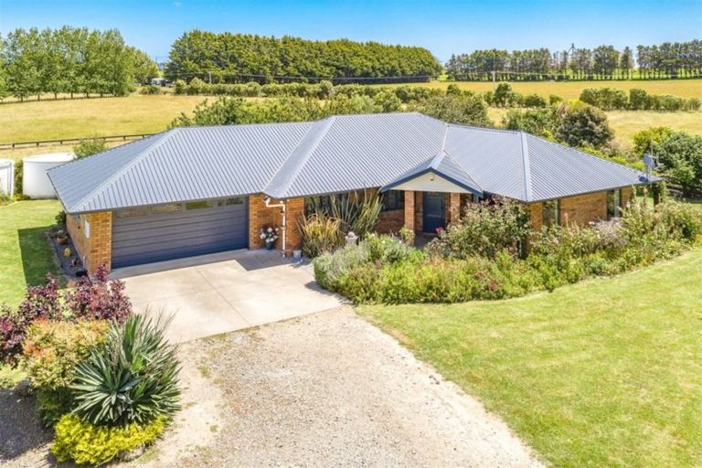 Photo of property in 415 Makirikiri Road, Marton, 4789