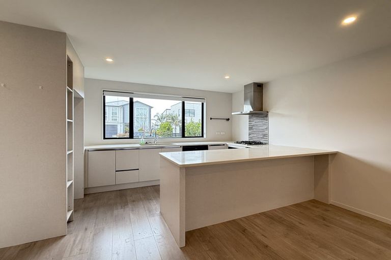 Photo of property in 6 Kearns Drive, Hobsonville, Auckland, 0616