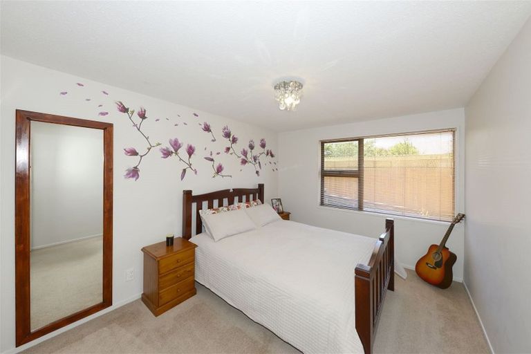Photo of property in 2/125 Roydvale Avenue, Burnside, Christchurch, 8053