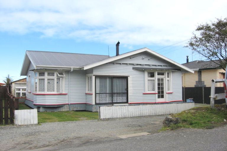 Photo of property in 14 Ashmore Avenue, Cobden, Greymouth, 7802