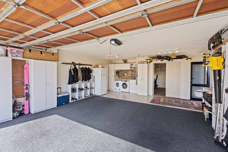 Photo of property in 5 Quadrant Heights, Paraparaumu, 5032