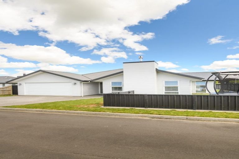 Photo of property in 2 Henty Lane, Marton, 4710