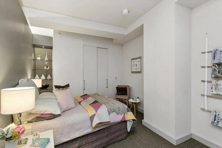 Photo of property in Gerondis Bldg Apartments, 407/60 Willis Street, Wellington Central, Wellington, 6011
