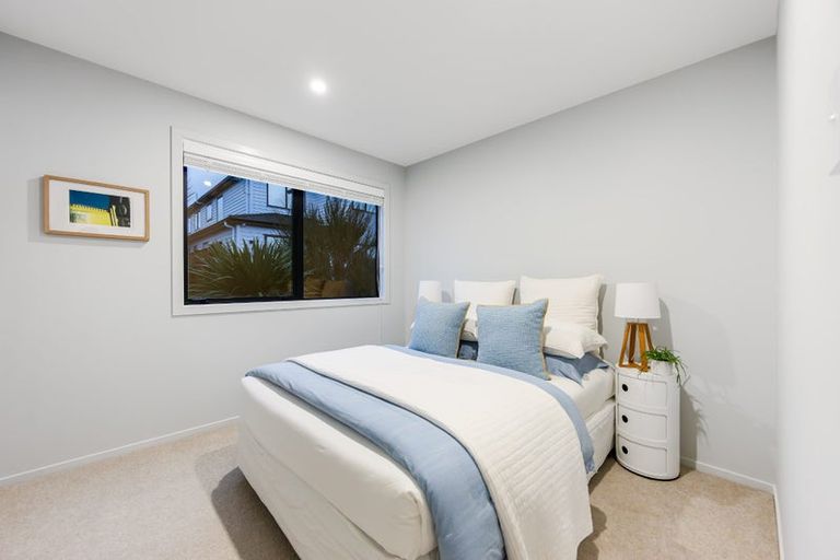 Photo of property in 2e Nerita Place, Long Bay, Auckland, 0630