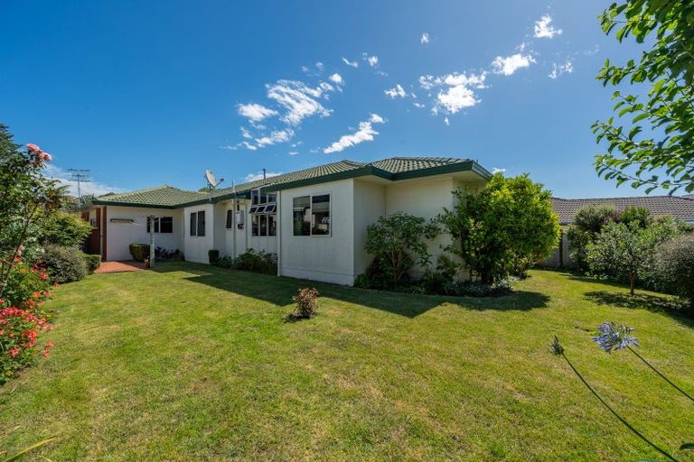 Photo of property in 17 Kingsgate Avenue, Havelock North, 4130