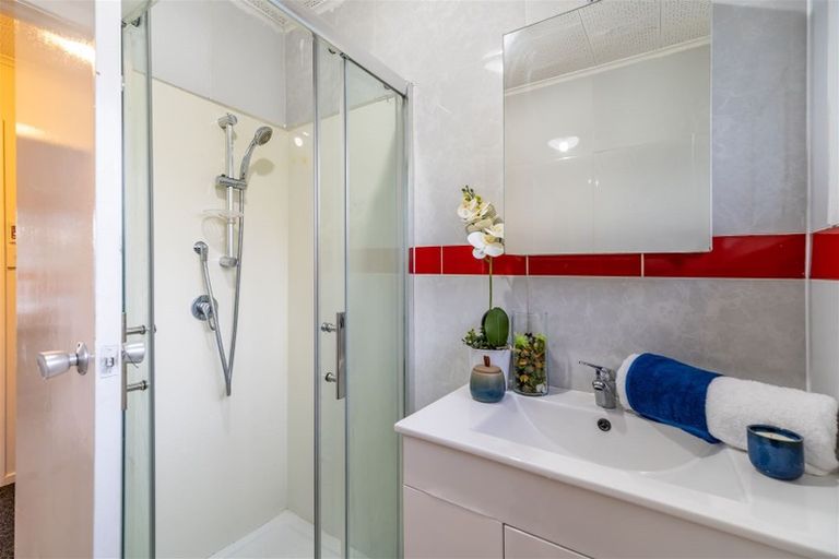 Photo of property in 302 Swanson Road, Henderson, Auckland, 0610