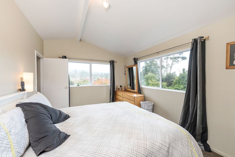 Photo of property in 23b Woodfern Crescent, Titirangi, Auckland, 0604