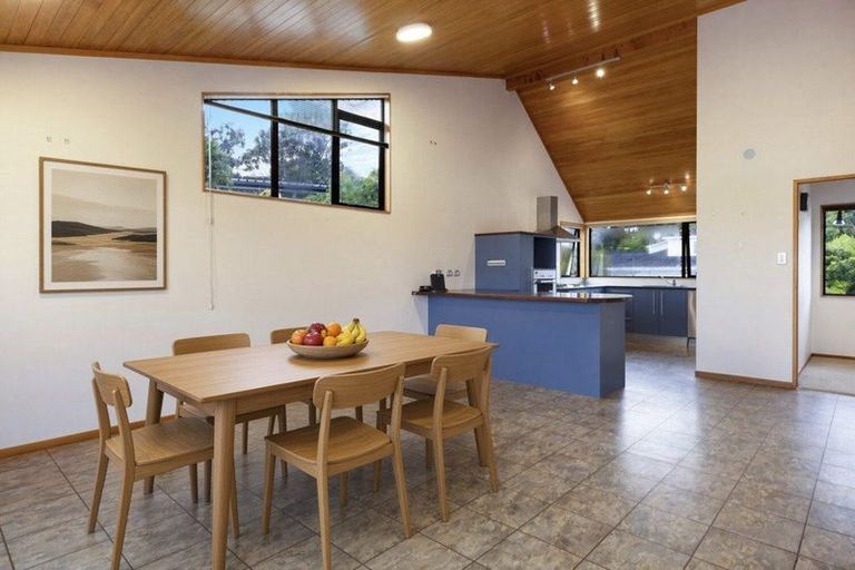 Photo of property in 16 Trevor Terrace, Paremata, Porirua, 5024