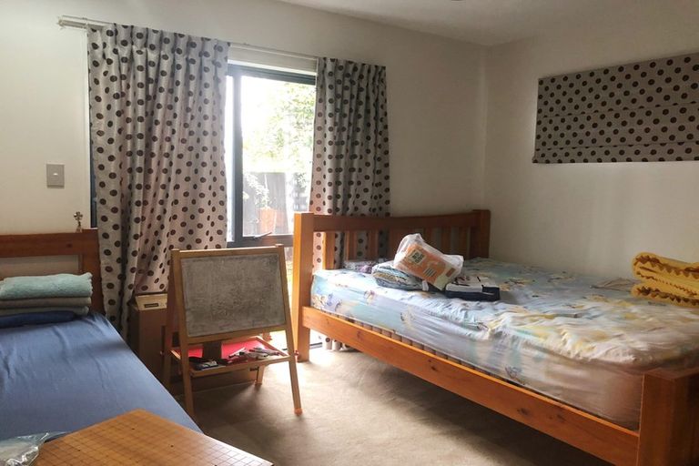 Photo of property in 10b Harrybrook Road, Green Bay, Auckland, 0604