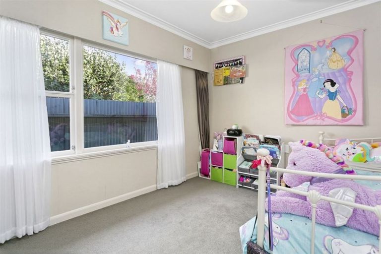 Photo of property in 322 Shakespeare Street, Leamington, Cambridge, 3432