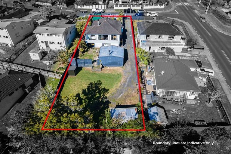 Photo of property in 4 Marie Crescent, Te Atatu South, Auckland, 0610