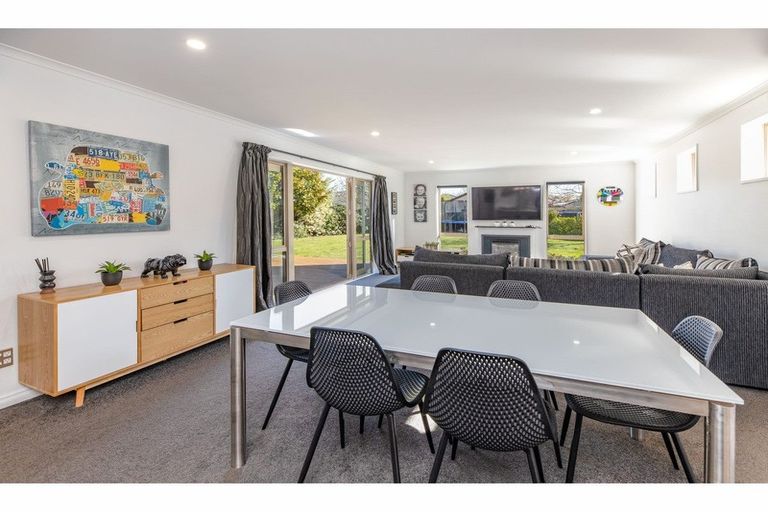 Photo of property in 10 Coolspring Way, Redwood, Christchurch, 8051
