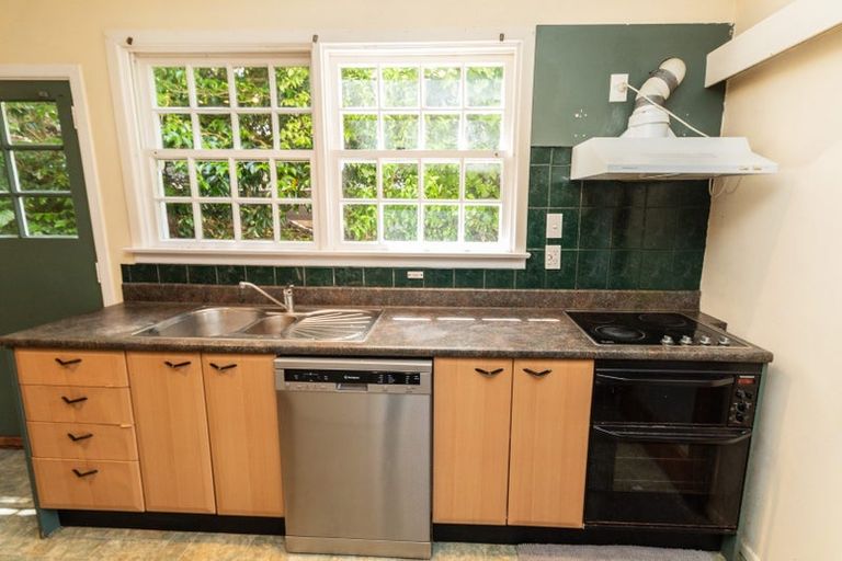 Photo of property in 13 David Crescent, Karori, Wellington, 6012