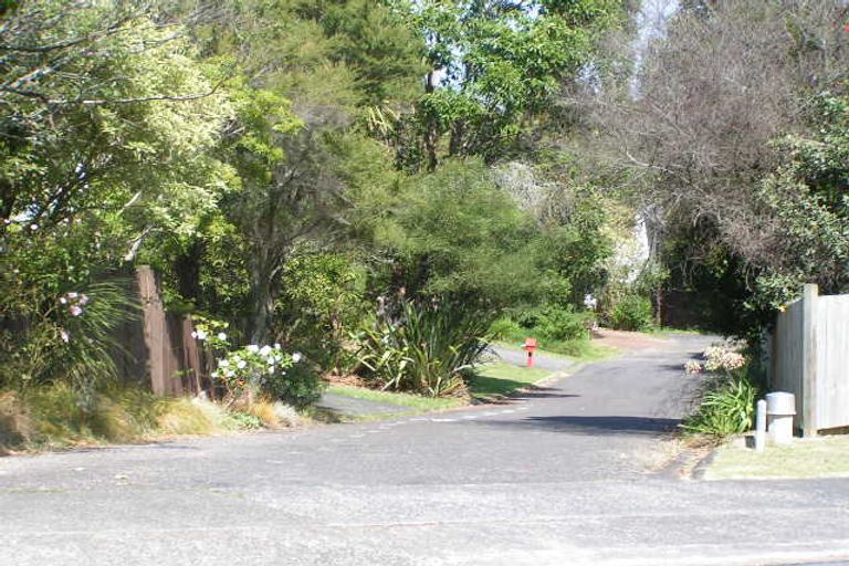 Photo of property in 1/41 Ravenwood Drive, Forrest Hill, Auckland, 0620