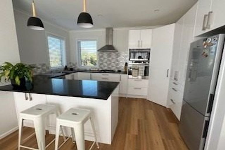 Photo of property in 8 Tainui Terrace, Tawa, Wellington, 5028