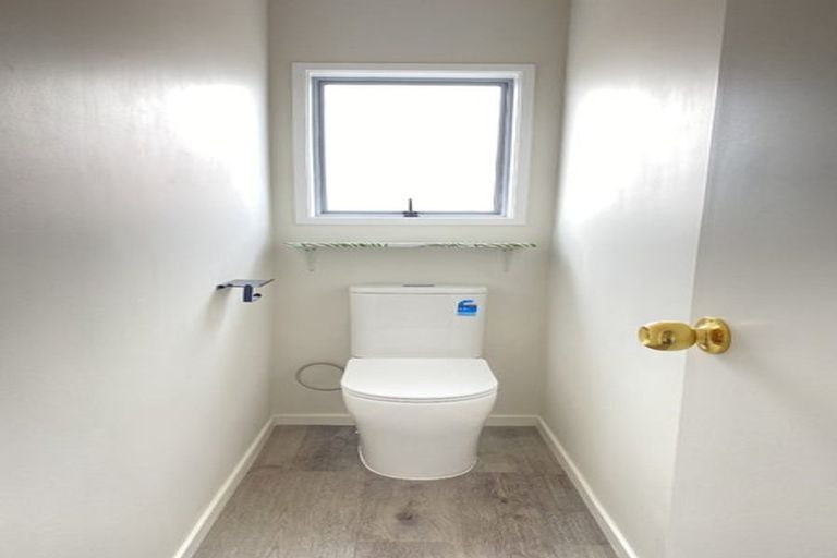 Photo of property in 2/4 Crescent Hills Court, Northpark, Auckland, 2013