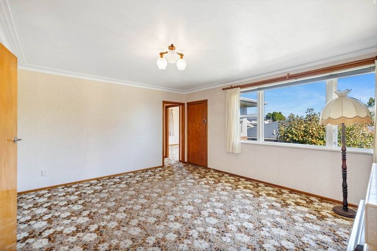 Photo of property in 30 Sylvan Crescent, Te Atatu South, Auckland, 0610