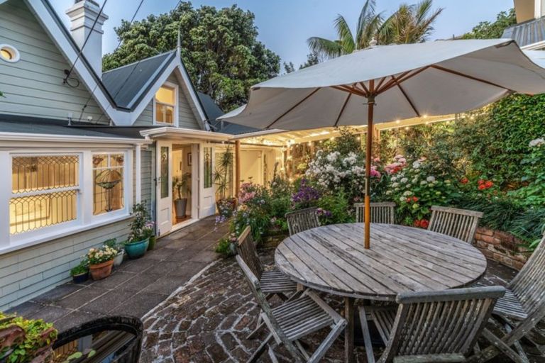 Photo of property in 62 King Edward Parade, Devonport, Auckland, 0624