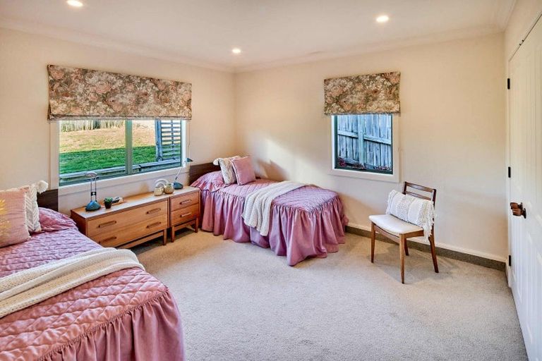 Photo of property in 11 Major Durie Place, Waikanae Beach, Waikanae, 5036
