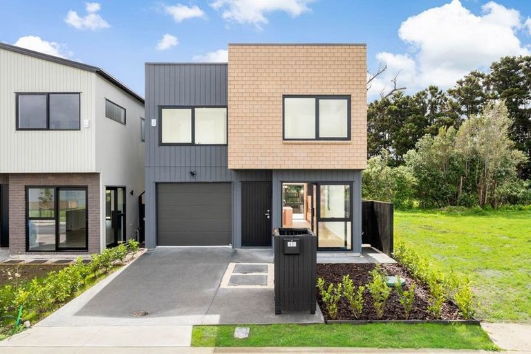 Photo of property in 43 Picnic Point Road, Hobsonville, 0616