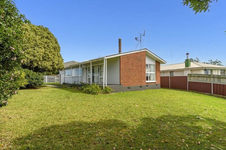 Photo of property in 2 Bellevue Road, Brookfield, Tauranga, 3110