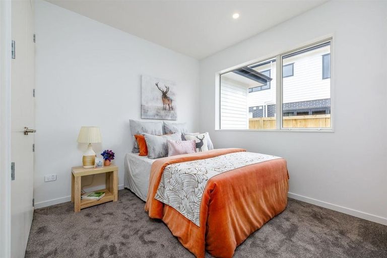 Photo of property in 23 Mcindoe Road, Kumeu, 0810