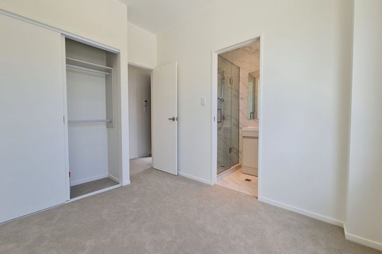 Photo of property in 20b Crestview Rise, Papakura, 2110