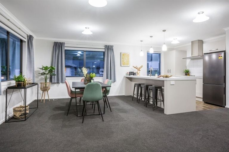 Photo of property in 8 Hull Place, Whitby, Porirua, 5024