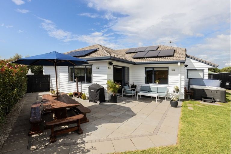 Photo of property in 75 Corinth Grove, Papamoa Beach, Papamoa, 3118