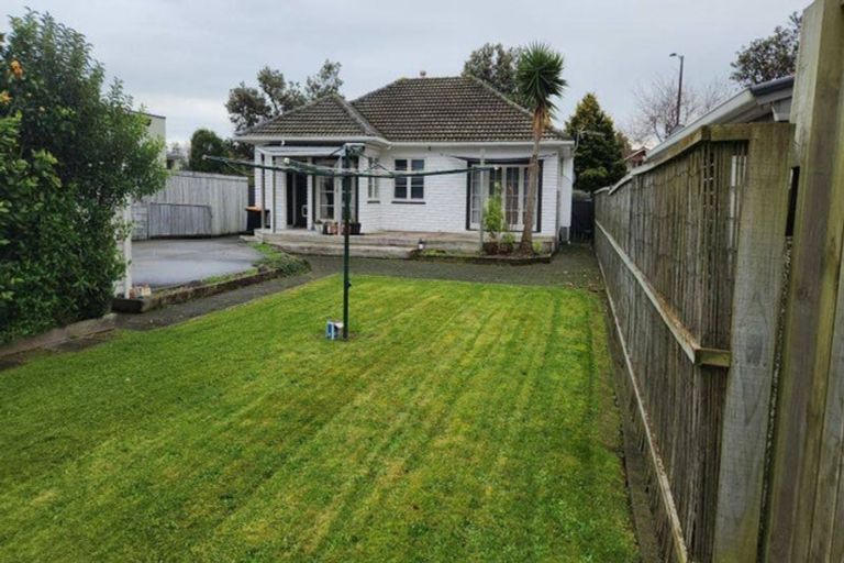 Photo of property in 242 College Street, West End, Palmerston North, 4412